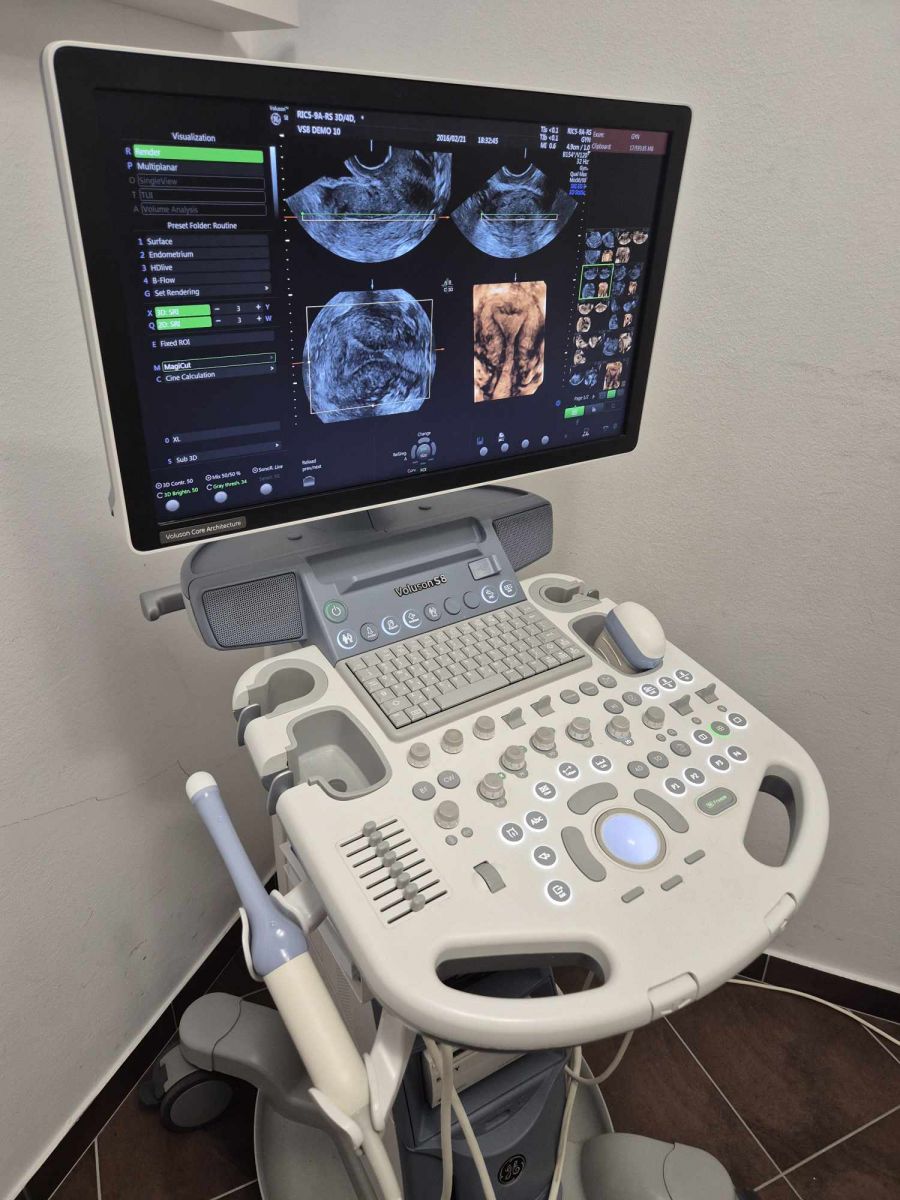 Használt GE Voluson S8 BT16 ultrahang készülék 3D hüvelyi vizsgálófejjel Használt GE Voluson S8 BT16 ultrahang készülék 3D hüvelyi vizsgálófejjel