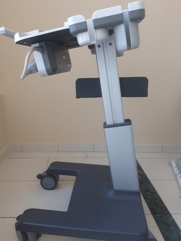 Használt MySono U6 ultrahang állvány két vizsgálófej elosztó adapterrel oldalról fotózva