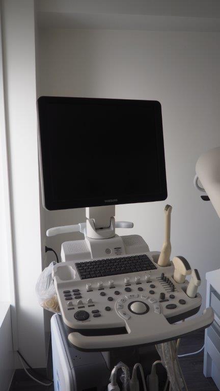 Használt SonoAce R7 típusú szülészeti-nőgyógyászati ultrahang készülék